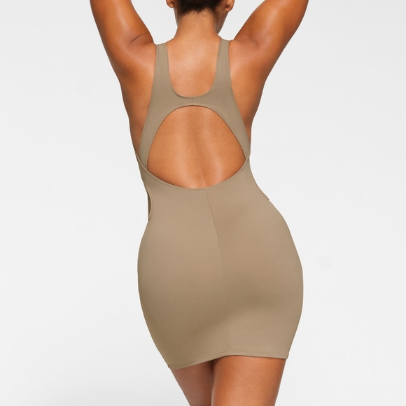 NWT SKIMS SWIM CUT OUT TANK DRESS IN DESERT - Picture 2 of 6